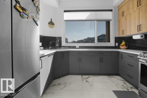 5104 Woolsey Link Nw, Edmonton, AB - Indoor Photo Showing Kitchen