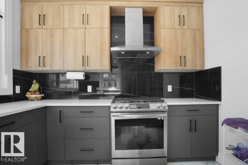 5104 Woolsey Link Nw, Edmonton, AB - Indoor Photo Showing Kitchen