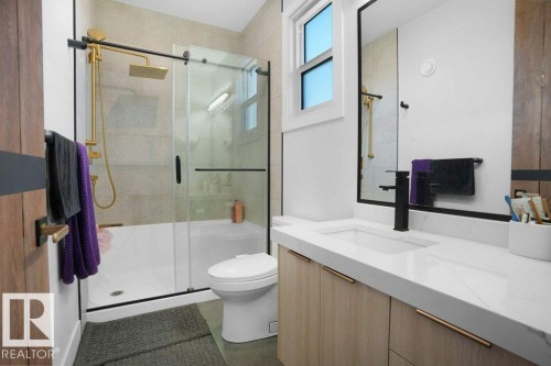 5104 Woolsey Link Nw, Edmonton, AB - Indoor Photo Showing Bathroom