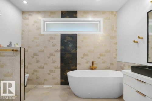 5104 Woolsey Link Nw, Edmonton, AB - Indoor Photo Showing Bathroom