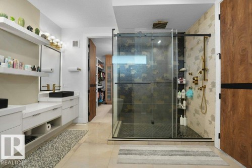 5104 Woolsey Link Nw, Edmonton, AB - Indoor Photo Showing Bathroom
