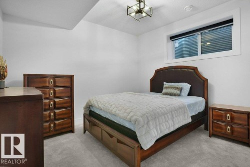 5104 Woolsey Link Nw, Edmonton, AB - Indoor Photo Showing Bedroom