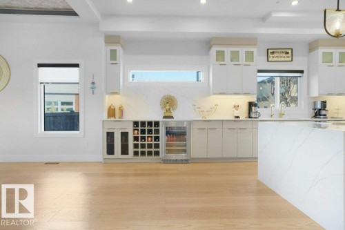 5104 Woolsey Link Nw, Edmonton, AB - Indoor Photo Showing Kitchen