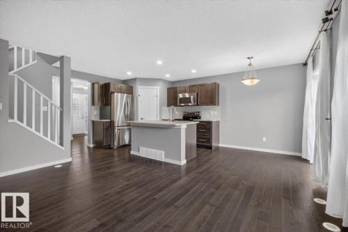 632 42 Avenue Nw, Edmonton, AB - Indoor Photo Showing Kitchen