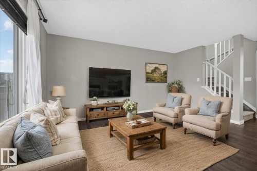 632 42 Avenue Nw, Edmonton, AB - Indoor Photo Showing Living Room