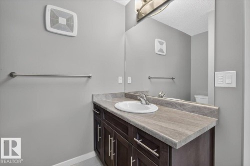 632 42 Avenue Nw, Edmonton, AB - Indoor Photo Showing Bathroom