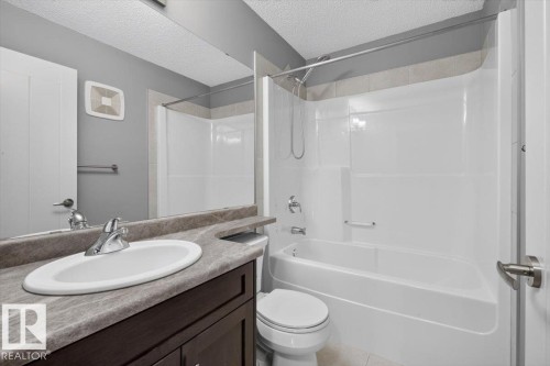 632 42 Avenue Nw, Edmonton, AB - Indoor Photo Showing Bathroom