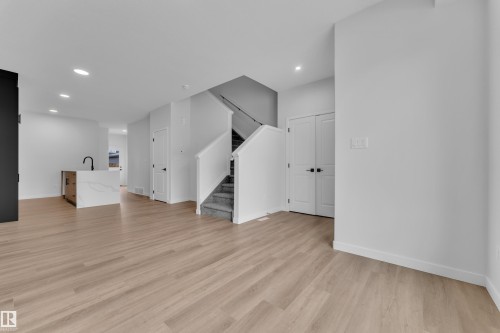 6371 King Wynd Sw, Edmonton, AB - Indoor Photo Showing Other Room