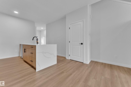 6371 King Wynd Sw, Edmonton, AB - Indoor Photo Showing Other Room