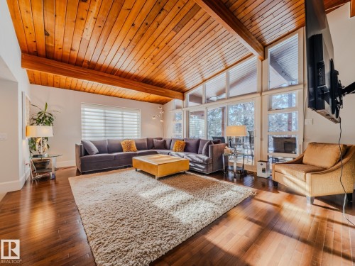 #80 23333 Wye Rd, Rural Strathcona County, AB - Indoor Photo Showing Living Room
