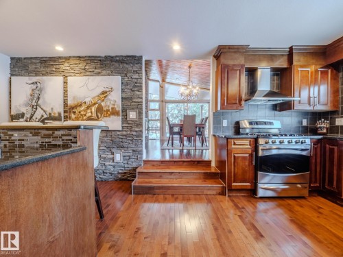 #80 23333 Wye Rd, Rural Strathcona County, AB - Indoor Photo Showing Kitchen