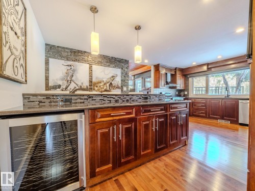 #80 23333 Wye Rd, Rural Strathcona County, AB - Indoor Photo Showing Kitchen