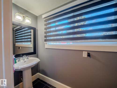 #80 23333 Wye Rd, Rural Strathcona County, AB - Indoor Photo Showing Bathroom