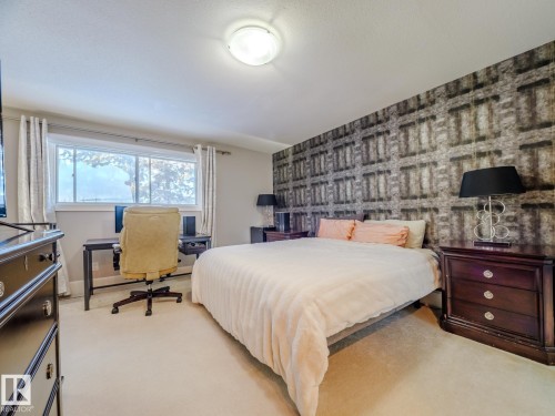 #80 23333 Wye Rd, Rural Strathcona County, AB - Indoor Photo Showing Bedroom