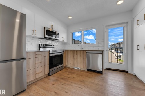 22711 84 Avenue Nw, Edmonton, AB - Indoor Photo Showing Kitchen