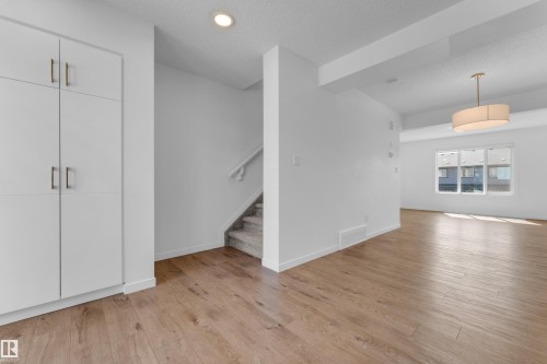 22711 84 Avenue Nw, Edmonton, AB - Indoor