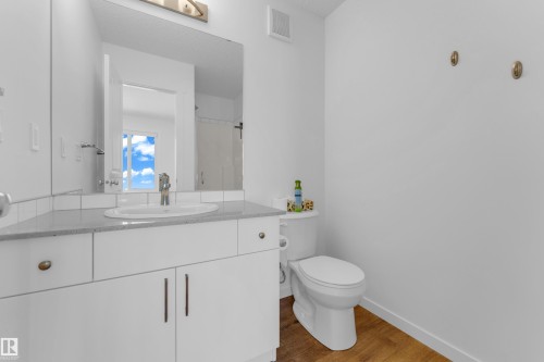 22711 84 Avenue Nw, Edmonton, AB - Indoor Photo Showing Bathroom
