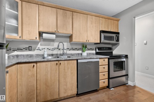 #302 11020 19 Av Nw, Edmonton, AB - Indoor Photo Showing Kitchen