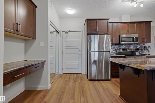#120 320 Ambleside Link Li Sw, Edmonton, AB - Indoor Photo Showing Kitchen