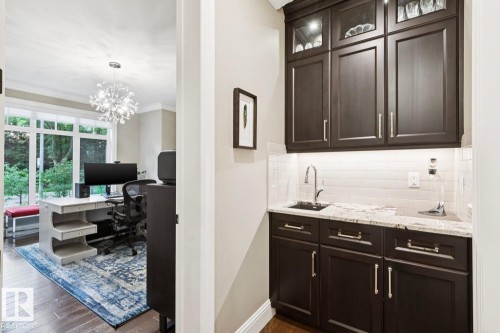 8927 117 Street Nw, Edmonton, AB - Indoor