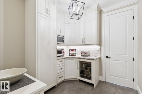 8927 117 Street Nw, Edmonton, AB - Indoor