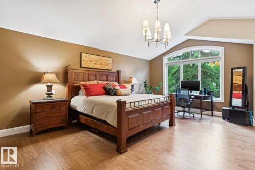 8927 117 Street Nw, Edmonton, AB - Indoor Photo Showing Bedroom