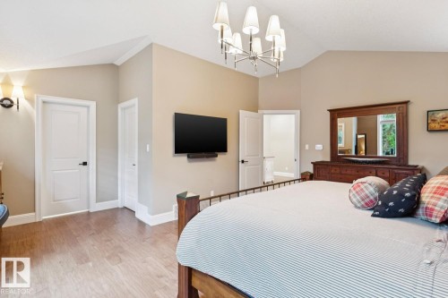 8927 117 Street Nw, Edmonton, AB - Indoor Photo Showing Bedroom