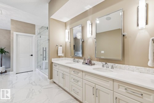 8927 117 Street Nw, Edmonton, AB - Indoor Photo Showing Bathroom