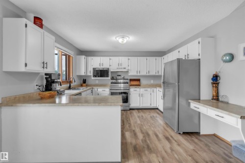 6112 51 Avenue, Cold Lake, AB - Indoor Photo Showing Kitchen