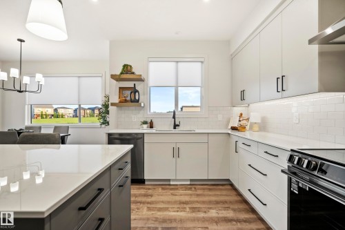 31 Prescott Close, Spruce Grove, AB - Indoor Photo Showing Kitchen With Upgraded Kitchen
