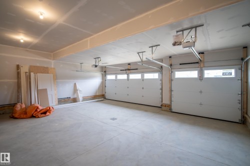 31 Prescott Close, Spruce Grove, AB - Indoor Photo Showing Garage