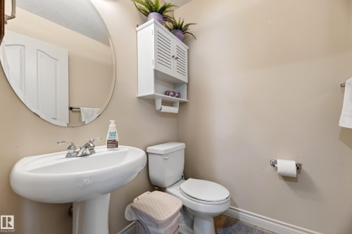 6514 106 Street Nw, Edmonton, AB - Indoor Photo Showing Bathroom