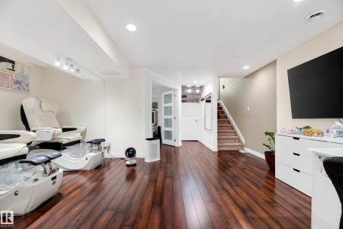 6514 106 Street Nw, Edmonton, AB - Indoor