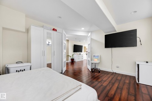 6514 106 Street Nw, Edmonton, AB - Indoor Photo Showing Bedroom