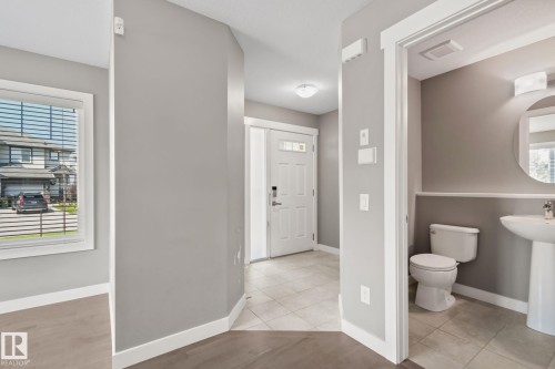 16715 40 Street Nw, Edmonton, AB - Indoor Photo Showing Bathroom