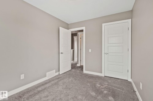 16715 40 Street Nw, Edmonton, AB - Indoor Photo Showing Other Room