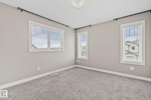 16715 40 Street Nw, Edmonton, AB - Indoor Photo Showing Other Room