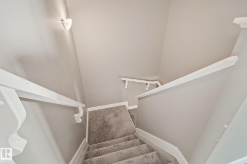 16715 40 Street Nw, Edmonton, AB - Indoor Photo Showing Other Room