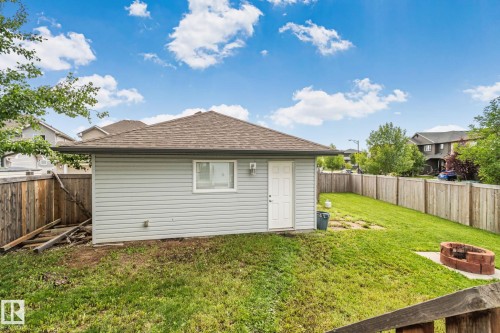 16715 40 Street Nw, Edmonton, AB - Outdoor
