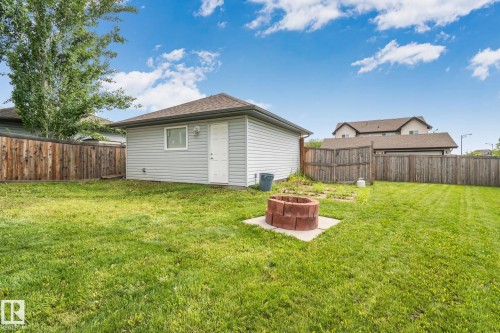 16715 40 Street Nw, Edmonton, AB - Outdoor