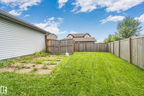 16715 40 Street Nw, Edmonton, AB - Outdoor