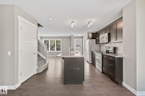 16715 40 Street Nw, Edmonton, AB - Indoor Photo Showing Kitchen