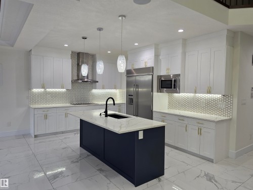 228 36 Street Sw, Edmonton, AB - Indoor Photo Showing Kitchen With Upgraded Kitchen
