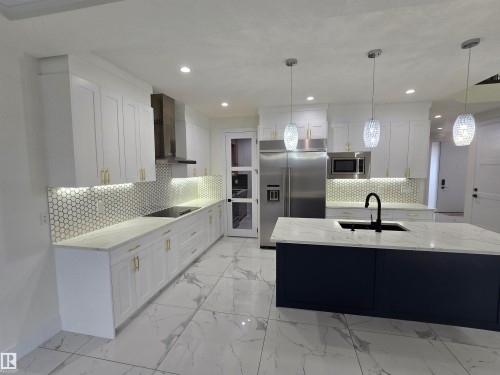 228 36 Street Sw, Edmonton, AB - Indoor Photo Showing Kitchen With Upgraded Kitchen