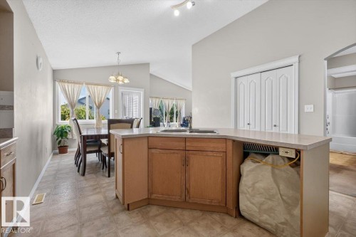 2918 33 Street Nw, Edmonton, AB - Indoor