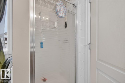 2918 33 Street Nw, Edmonton, AB - Indoor Photo Showing Bathroom