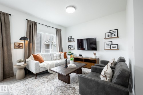 8614 97 Avenue, Morinville, AB - Indoor Photo Showing Living Room