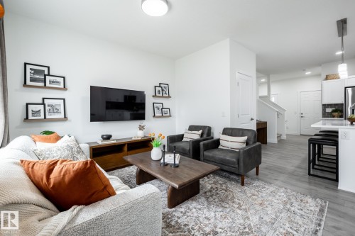 8614 97 Avenue, Morinville, AB - Indoor Photo Showing Living Room