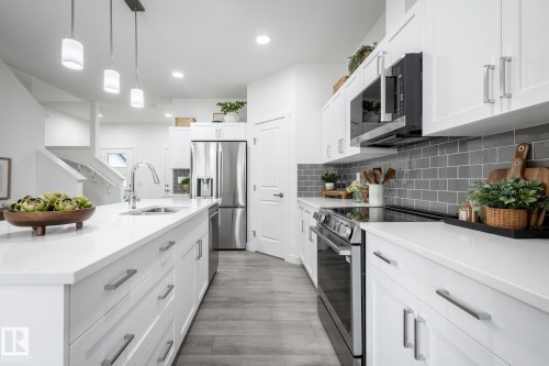 8614 97 Avenue, Morinville, AB - Indoor Photo Showing Kitchen With Upgraded Kitchen