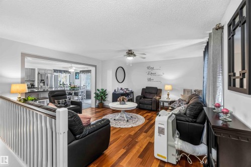 56420 Rge Rd 231, Rural Sturgeon County, AB - Indoor Photo Showing Living Room